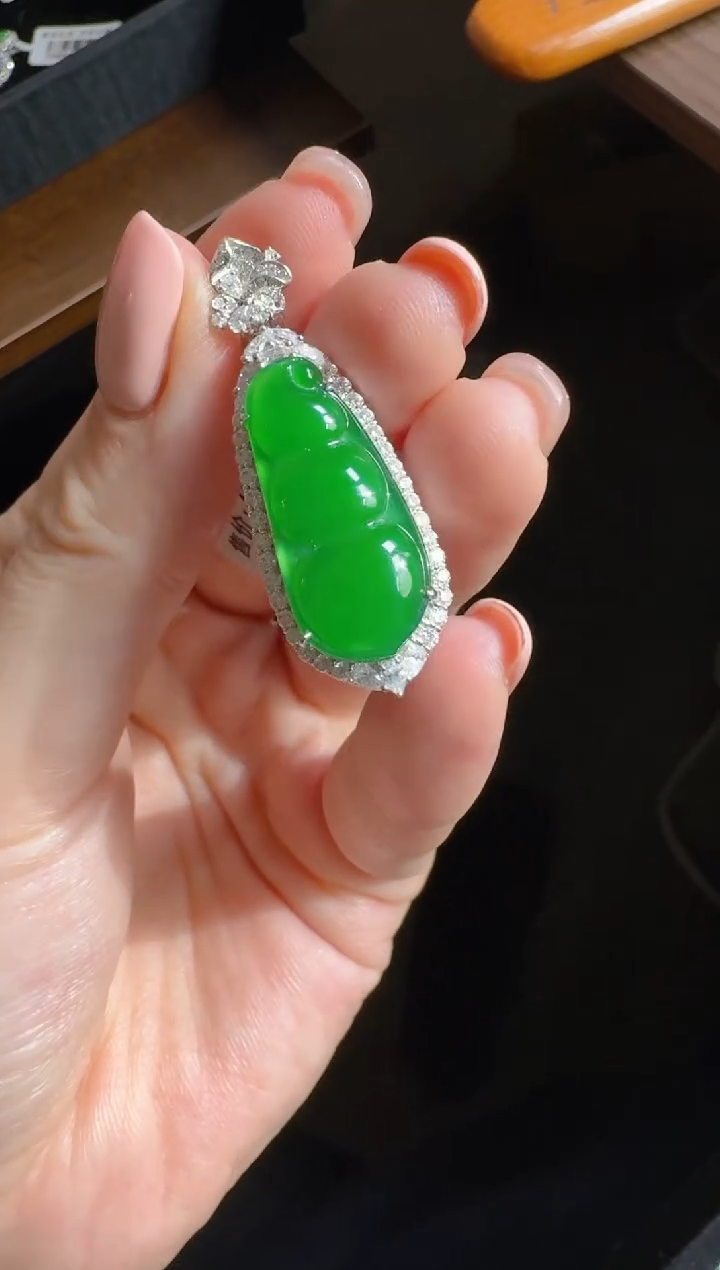 翡翠18K金镶嵌吊坠(不含链)福豆