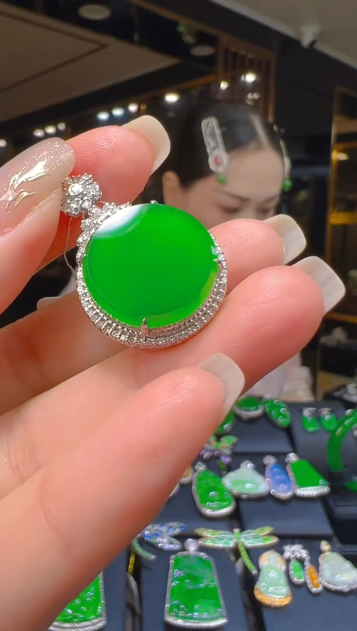 吊坠(赠链)18K金镶嵌翡翠223   