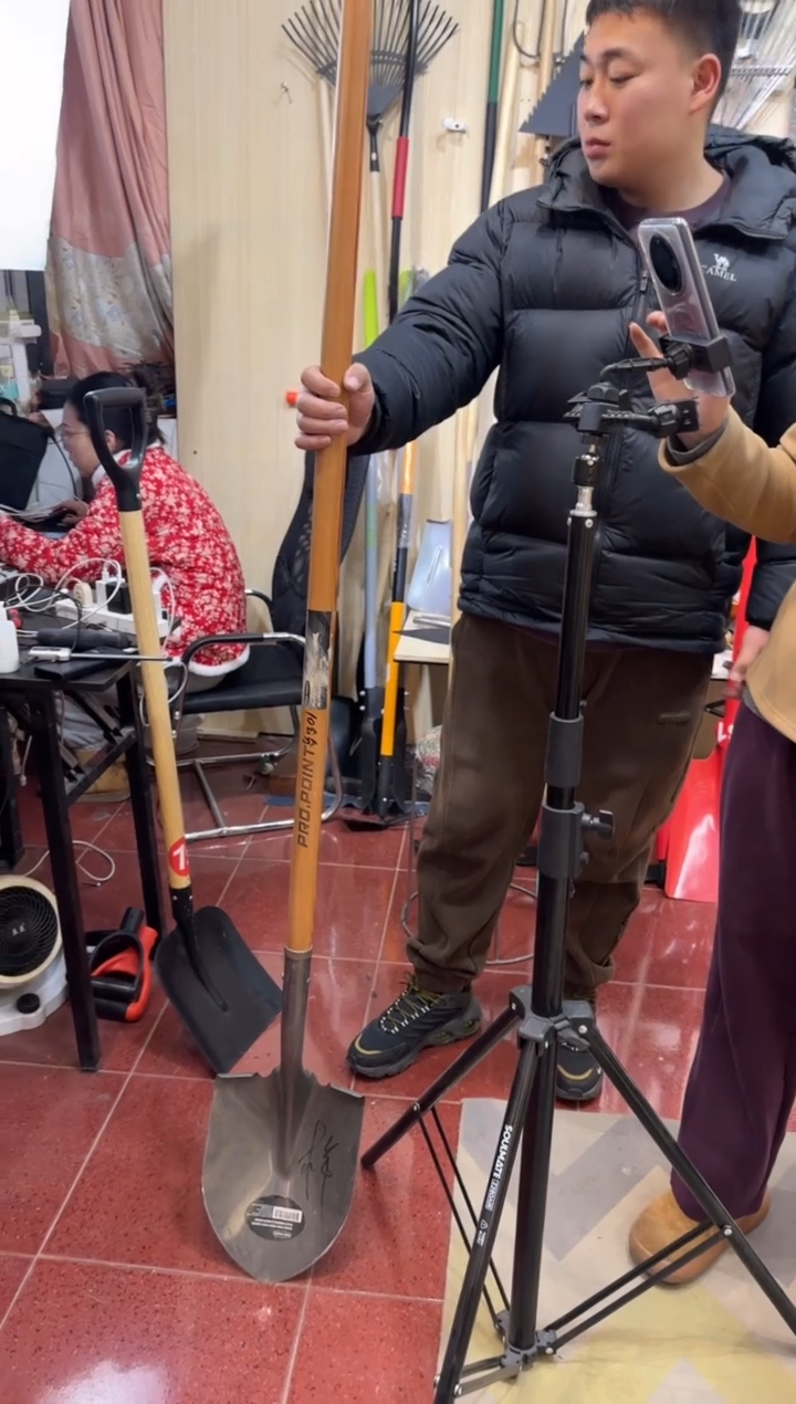 外贸木柄样品尖锹07