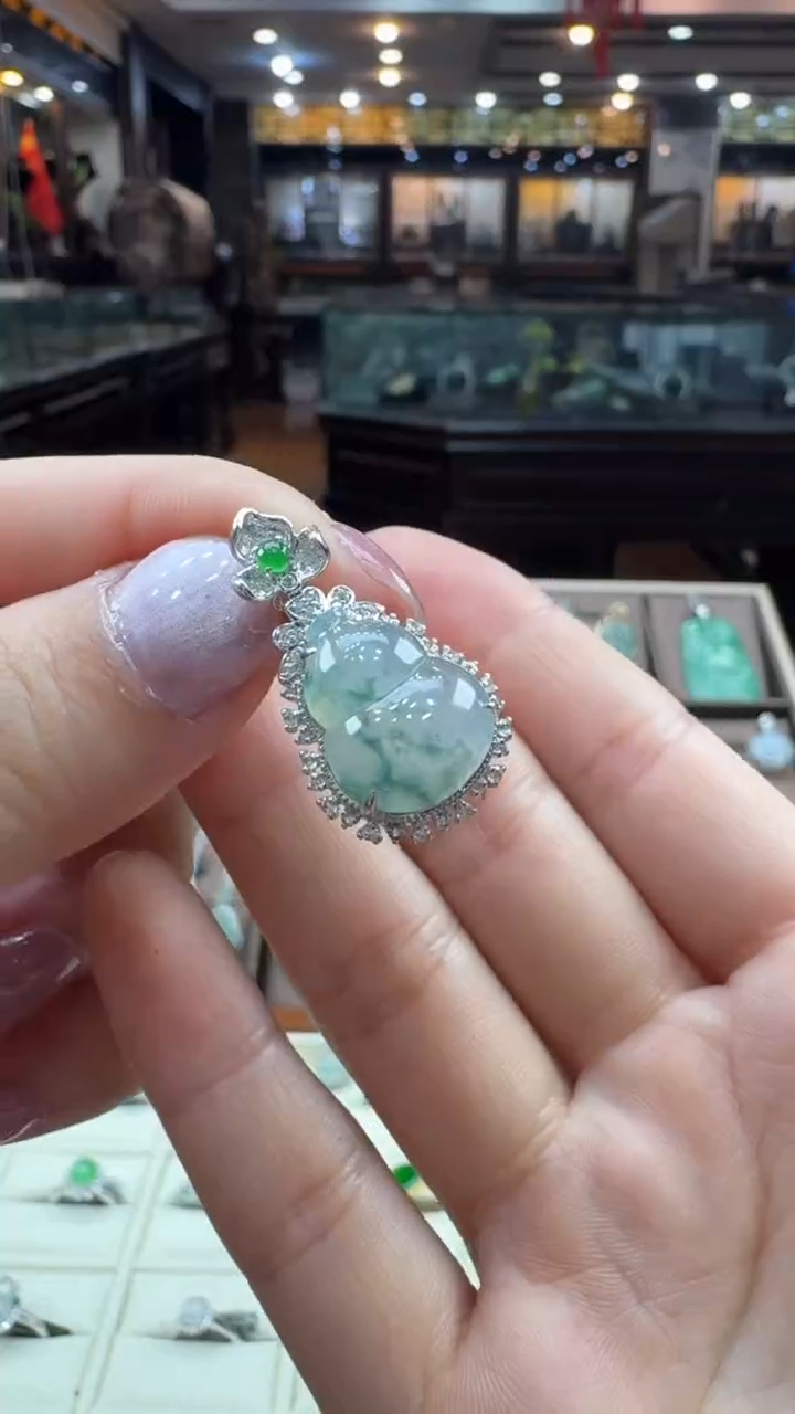 【闪购商品】翡翠颈饰18K金镶嵌葫芦