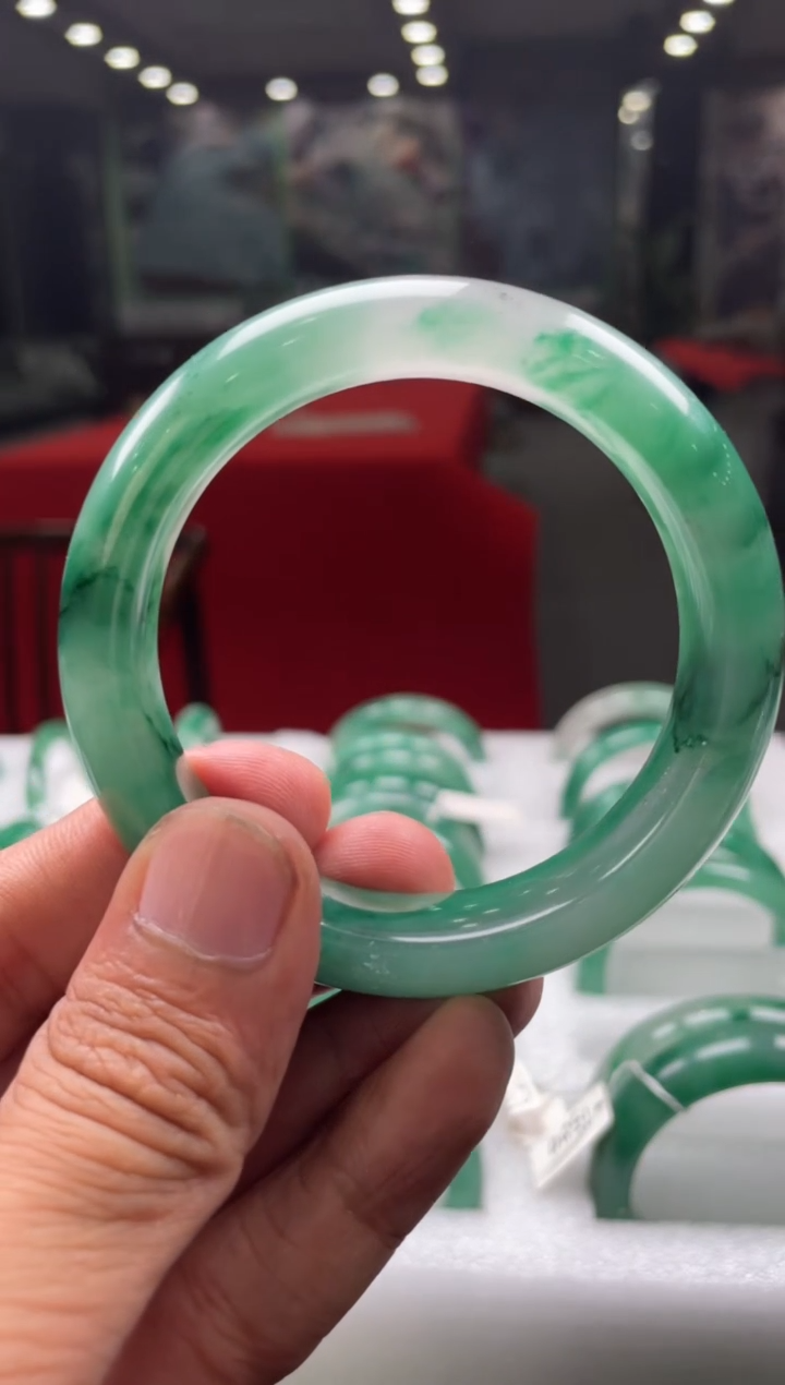 【闪购商品】石英质玉手镯未镶嵌手镯