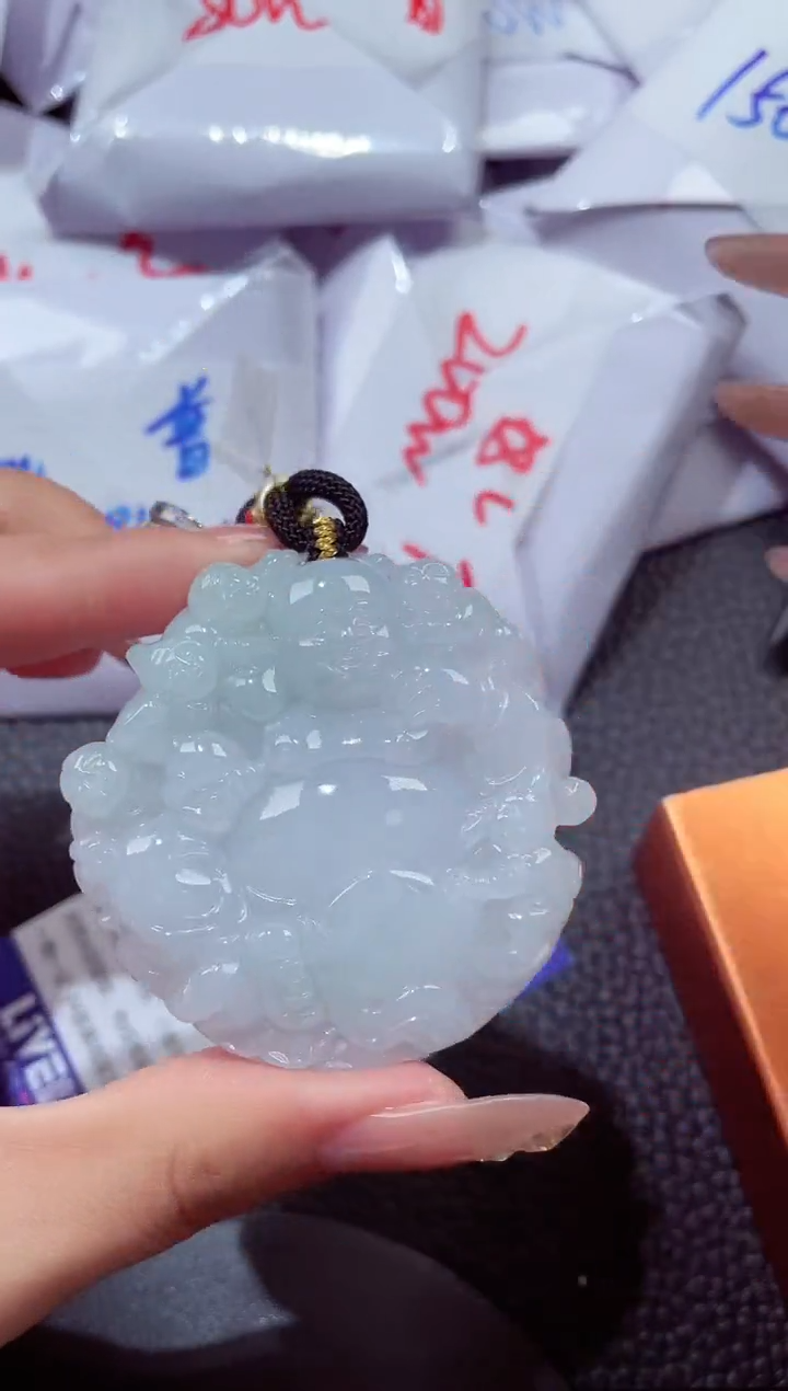 颈饰未镶嵌翡翠00000