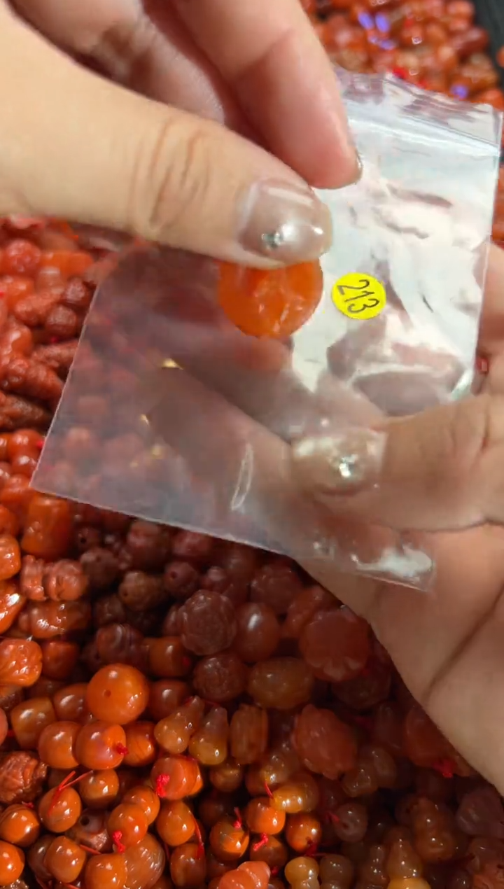 【闪购商品】南红玛瑙颈饰未镶嵌1