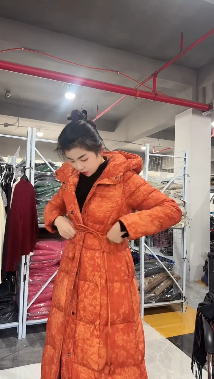 森比 橘色羽绒服 120斤