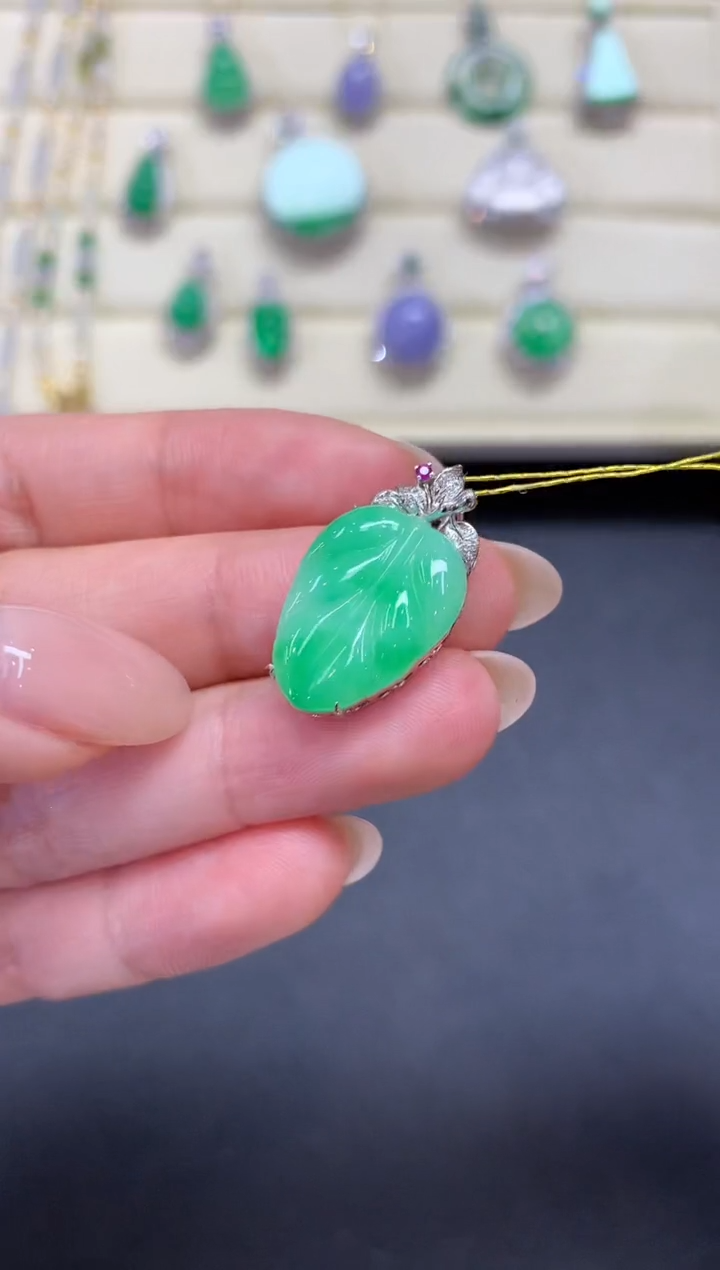 【闪购商品】翡翠18K金镶嵌颈饰A121     