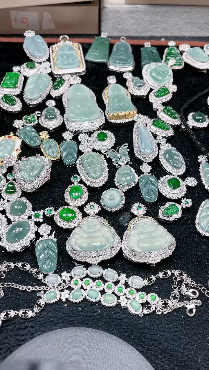 【闪购商品】翡翠颈饰未镶嵌1488赠皮绳