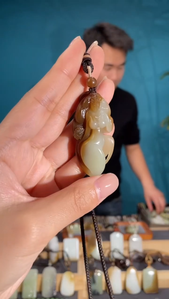 颈饰未镶嵌和田玉1