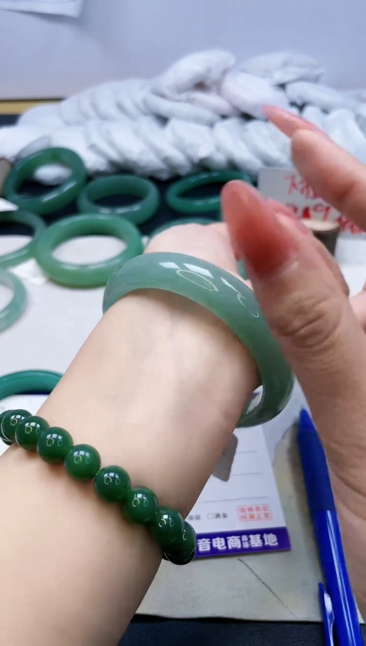 【闪购商品】石英质玉手镯未镶嵌392//58.4