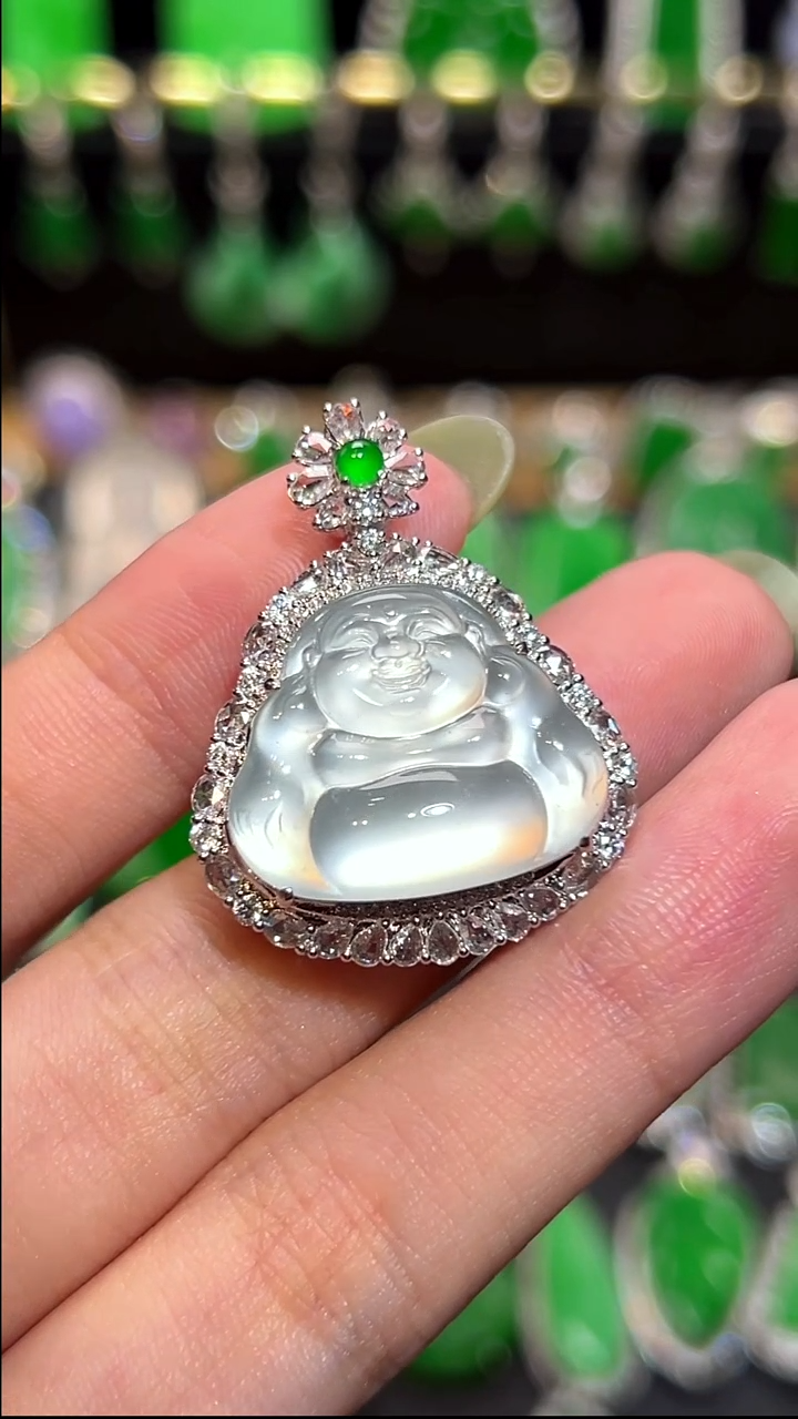 翡翠18K金镶嵌颈饰吊坠