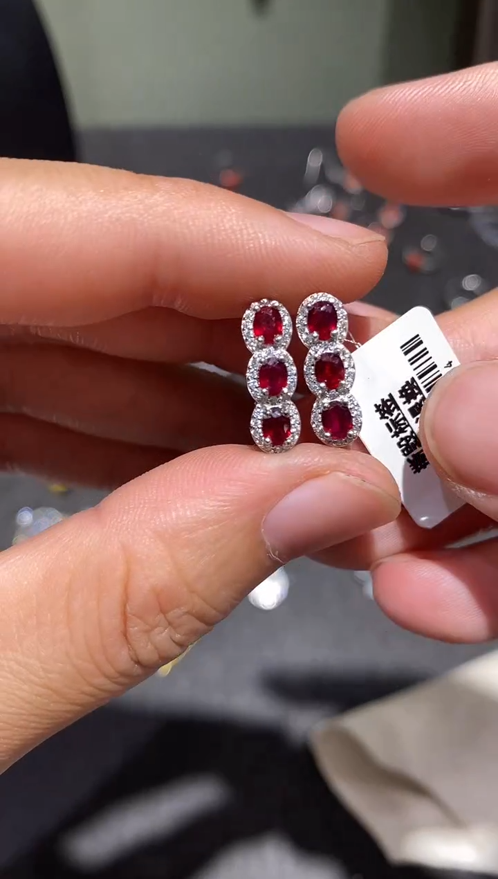 银S925镶嵌耳饰红宝石耳钉