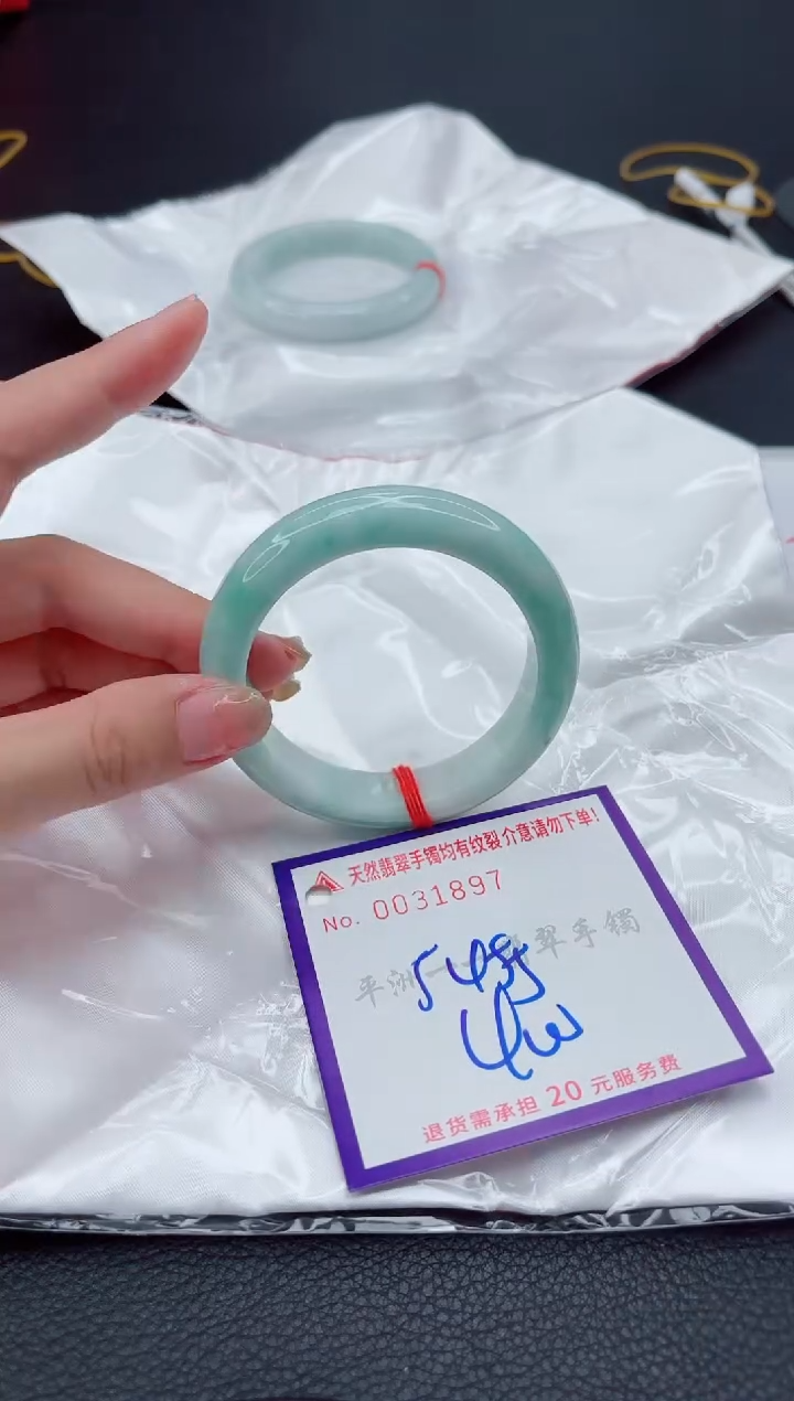 翡翠手镯未镶嵌1