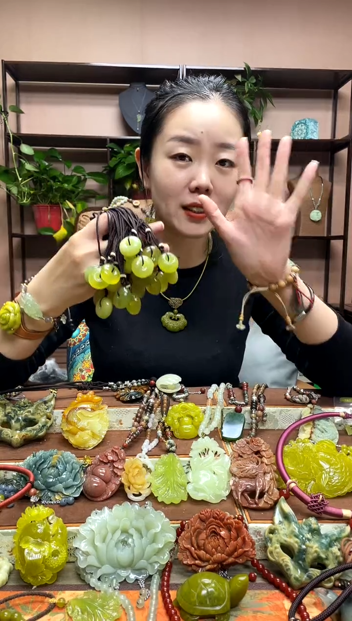 未镶嵌岫玉吊坠多样性发货发其中之一