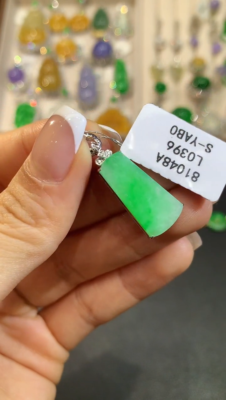 【闪购商品】翡翠吊坠(不含链)18K金镶嵌L0396