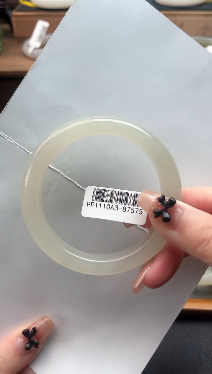 【闪购商品】和田玉手镯未镶嵌55