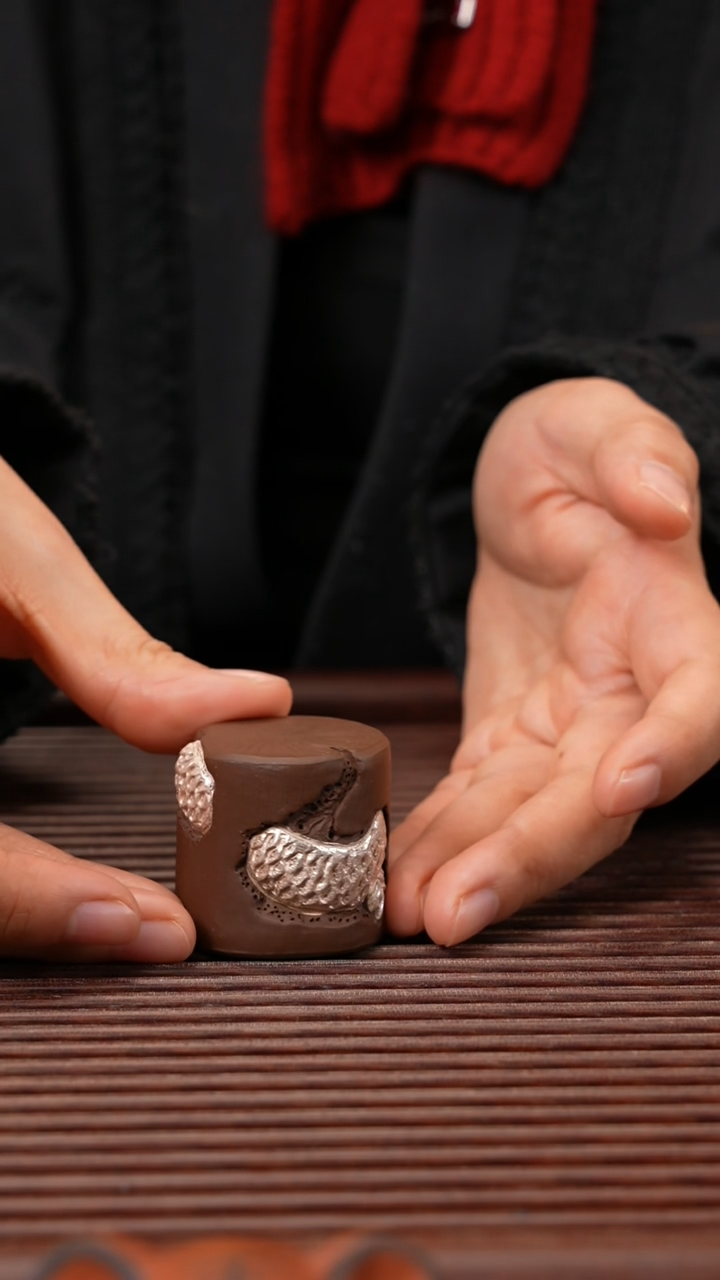 【闪购商品】紫砂茶宠盖置（描银）