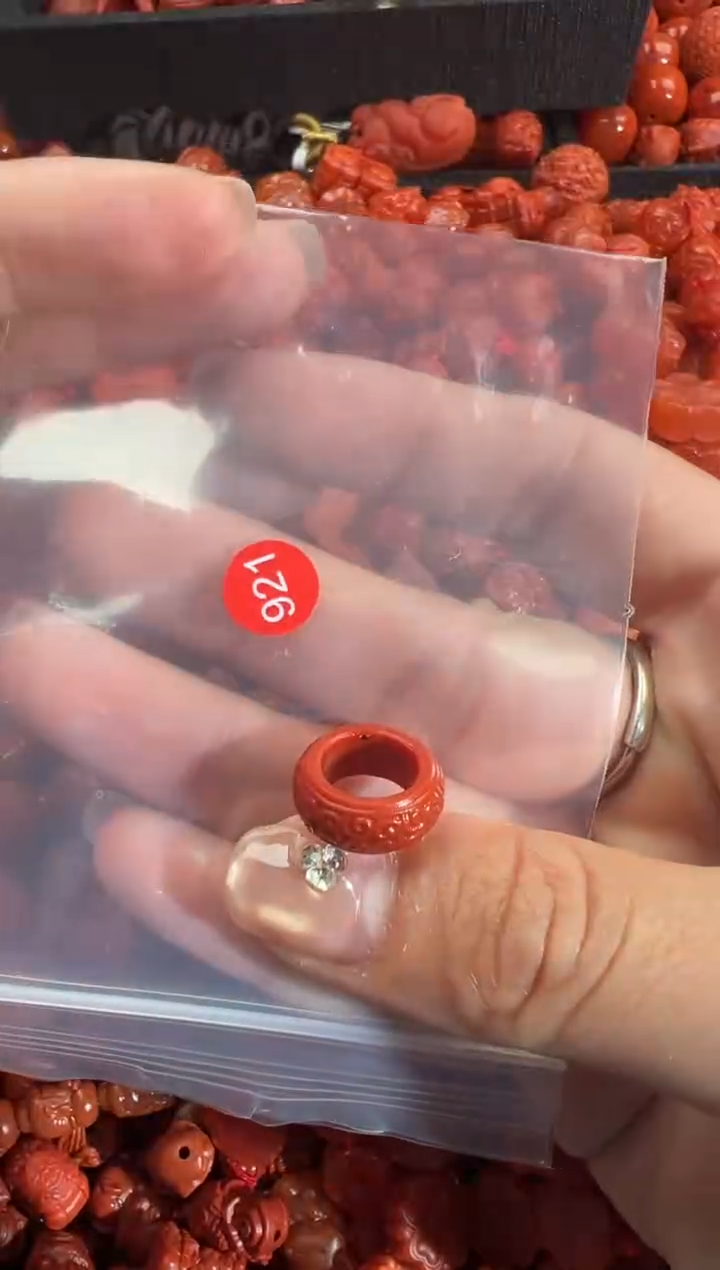 南红玛瑙未镶嵌颈饰1