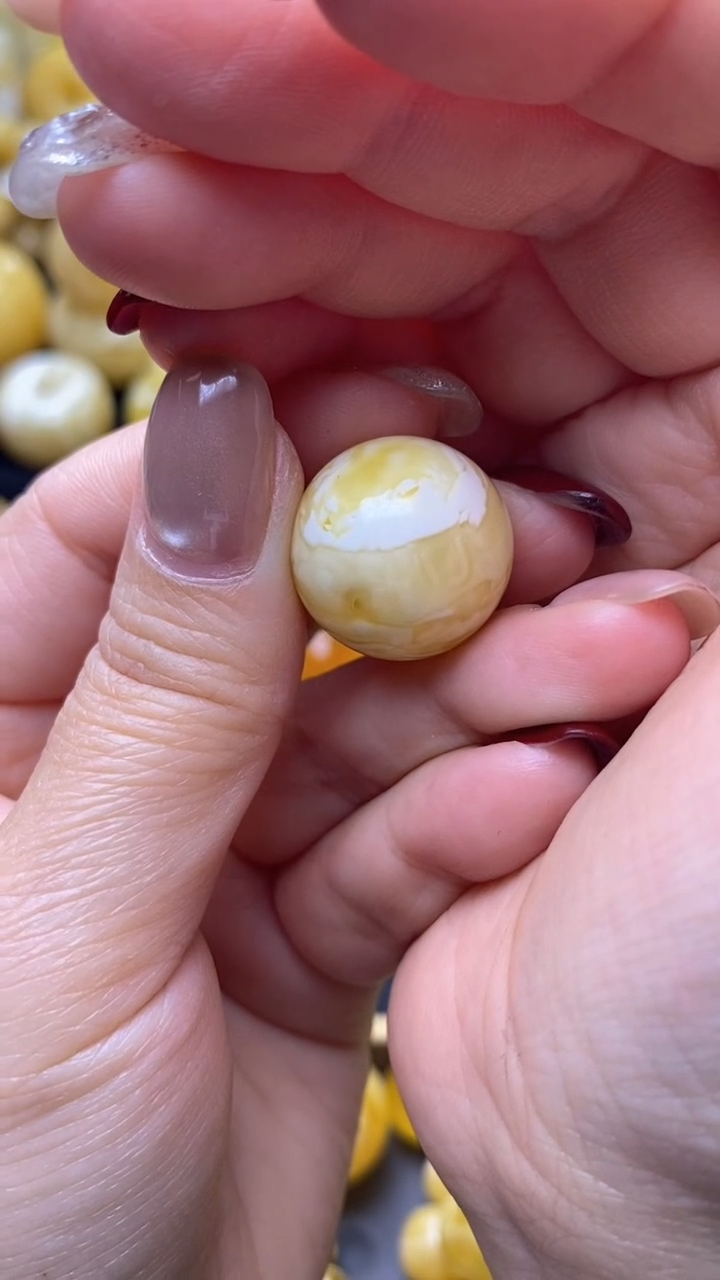 【闪购商品】琥珀裸石未镶嵌月.12/卡19.9mm微瑕