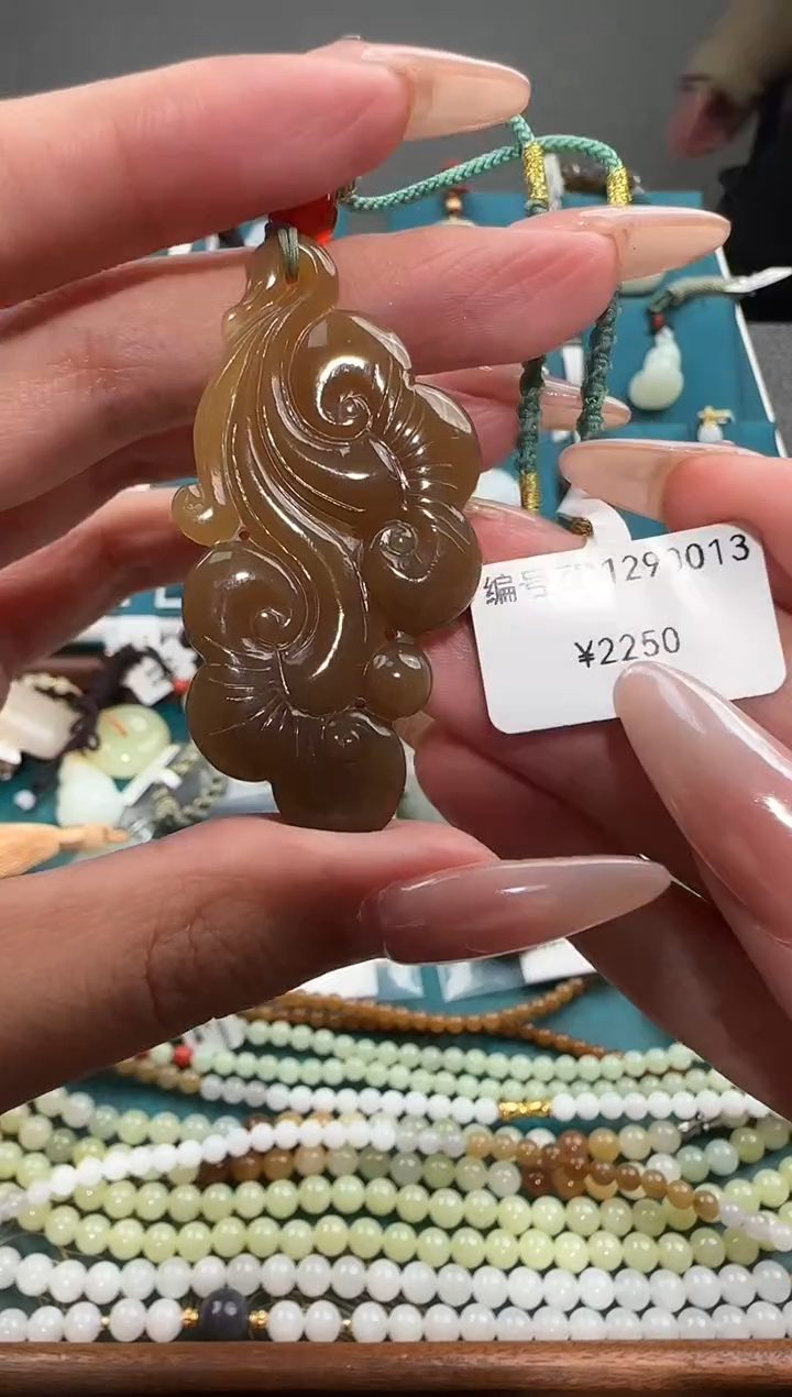 颈饰未镶嵌和田玉吊坠 ZD