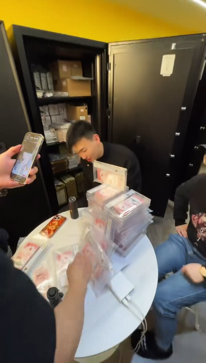 【闪购商品】PCGS评级-蛇钞黑金首日标68整刀带4