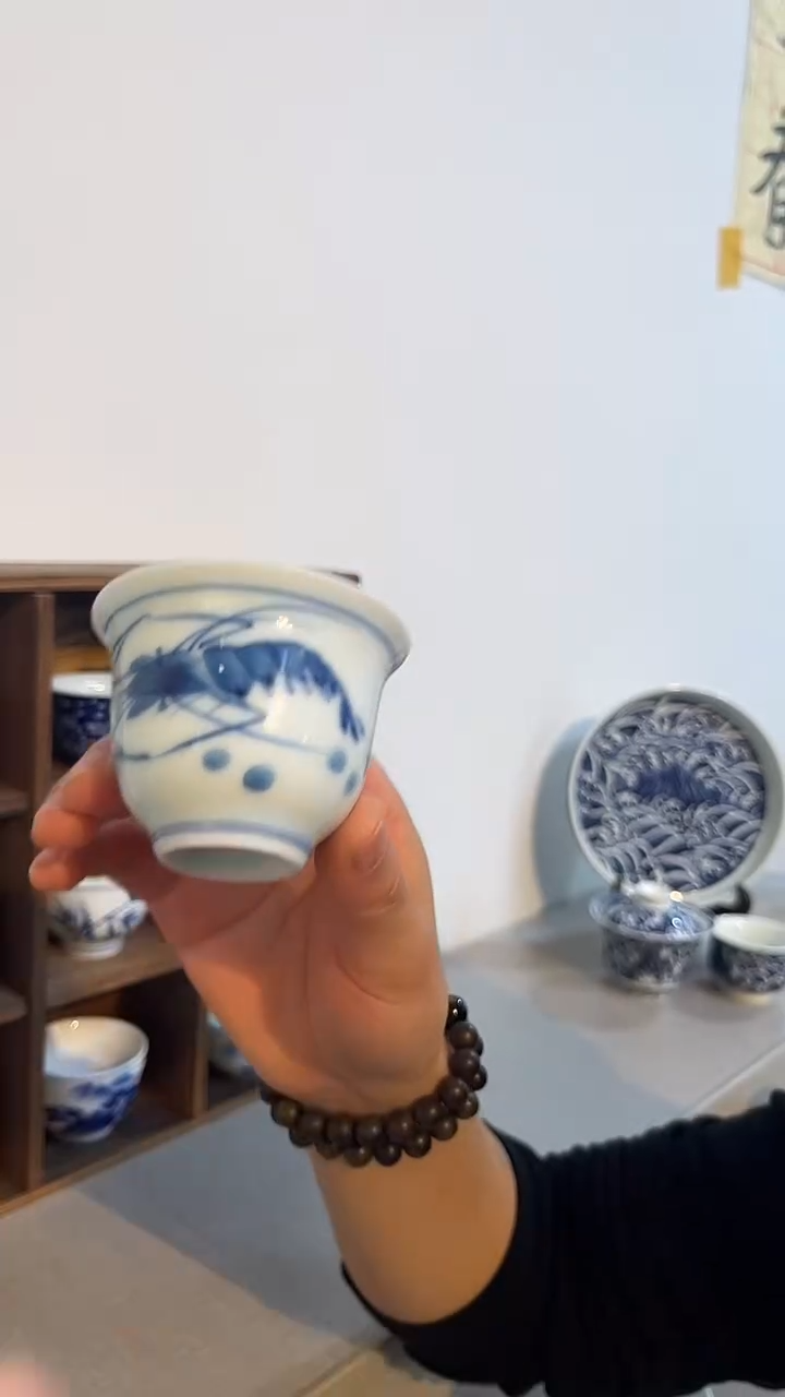 景德镇高温瓷手绘虾小客杯