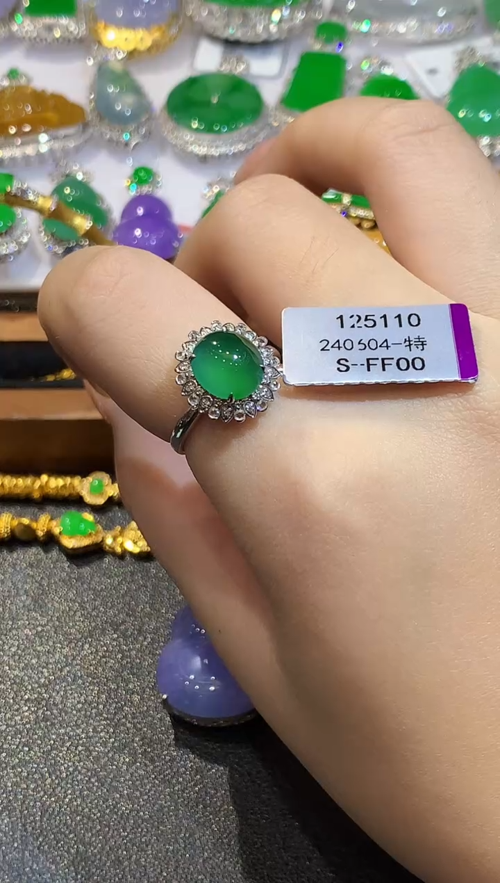 18K金镶嵌戒指翡翠YS多样性发其一