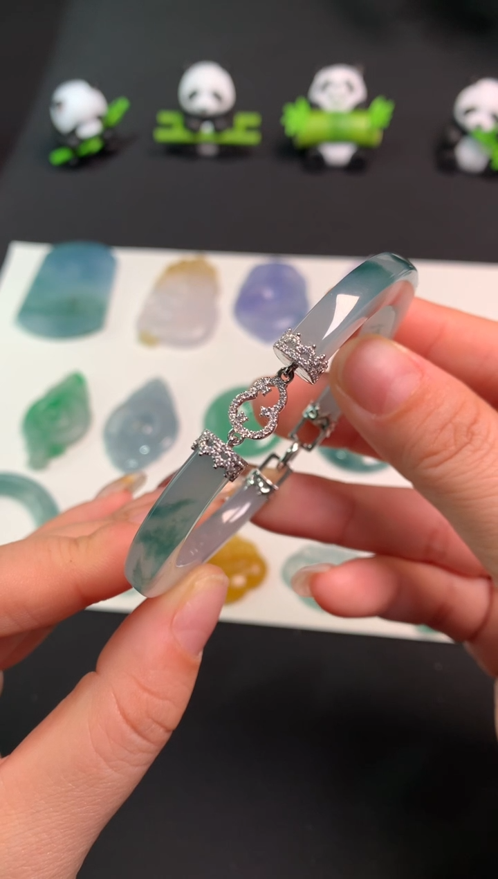 颈饰18K金镶嵌翡翠奕**妈0249298625