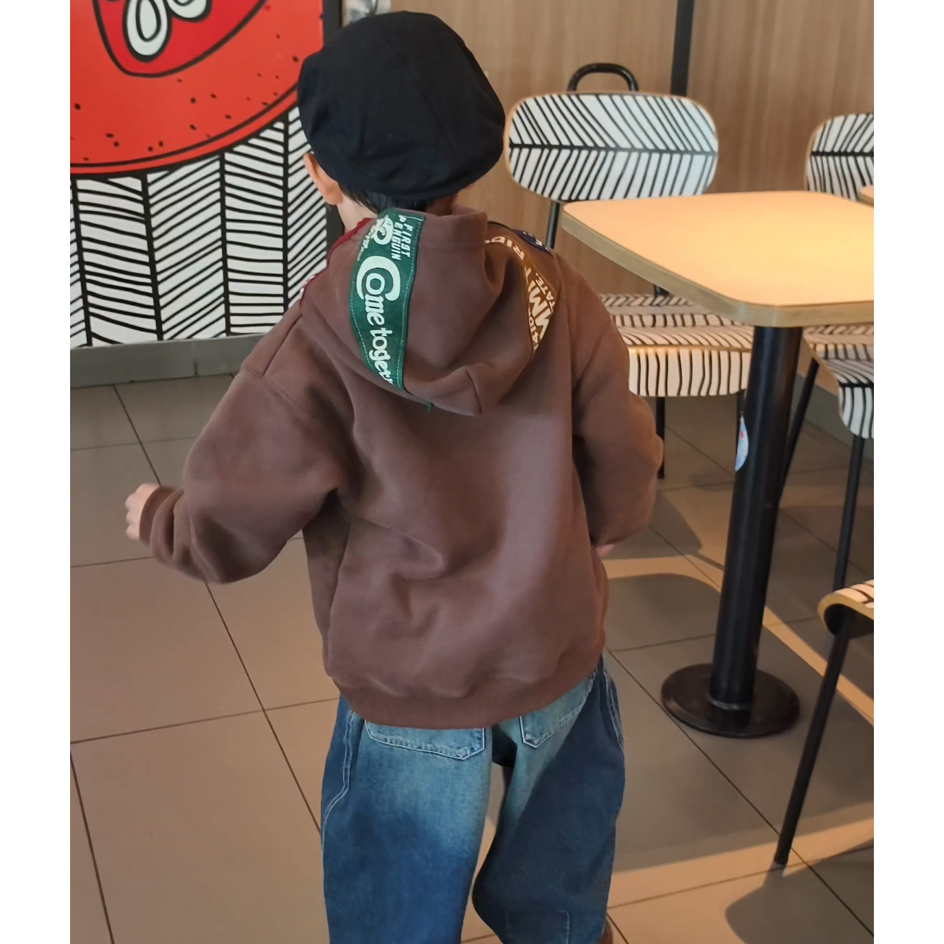 2025秋冬款新款一体绒连帽卫衣男童裂浆印花毛毡贴标加绒帽衫潮牌