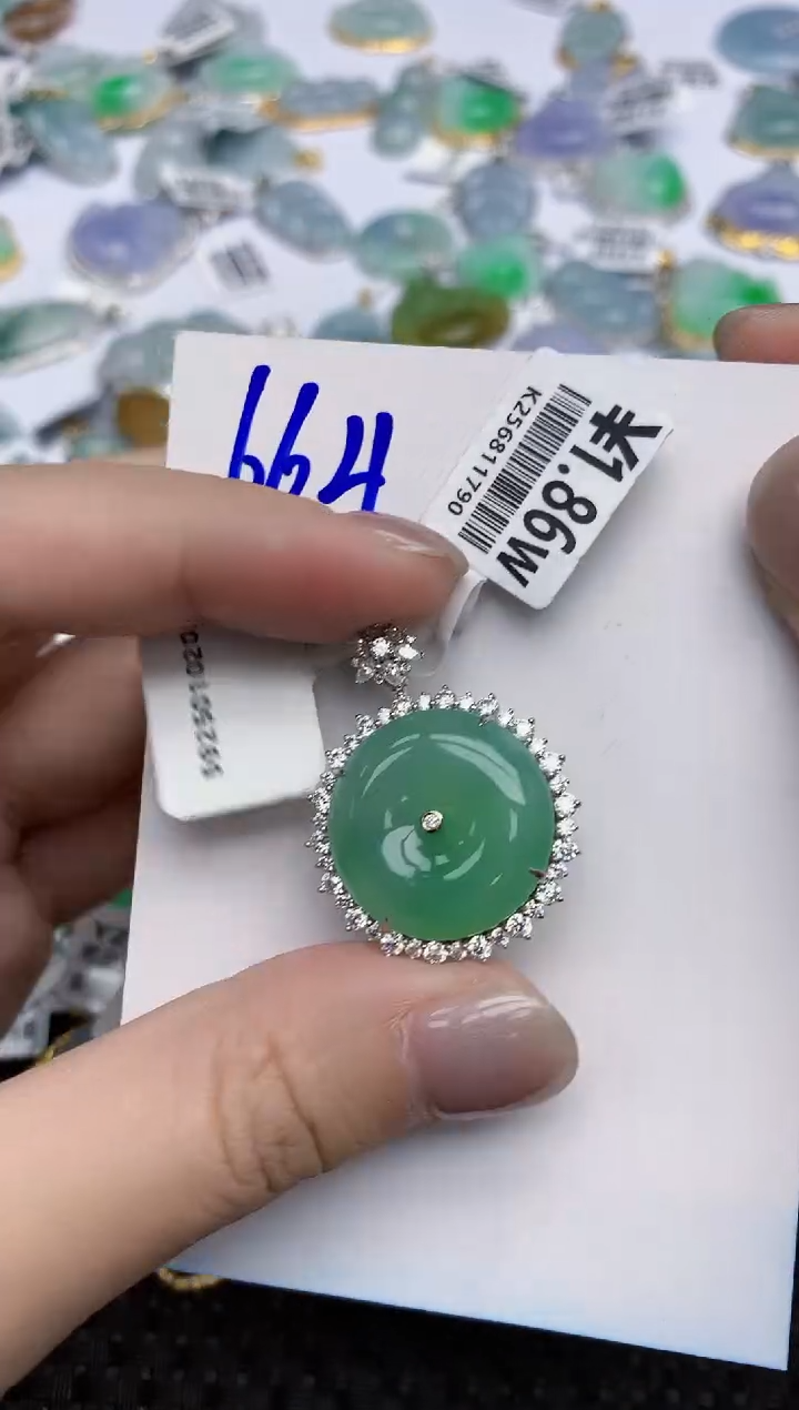 【闪购商品】翡翠颈饰18K金镶嵌天然翡翠A货