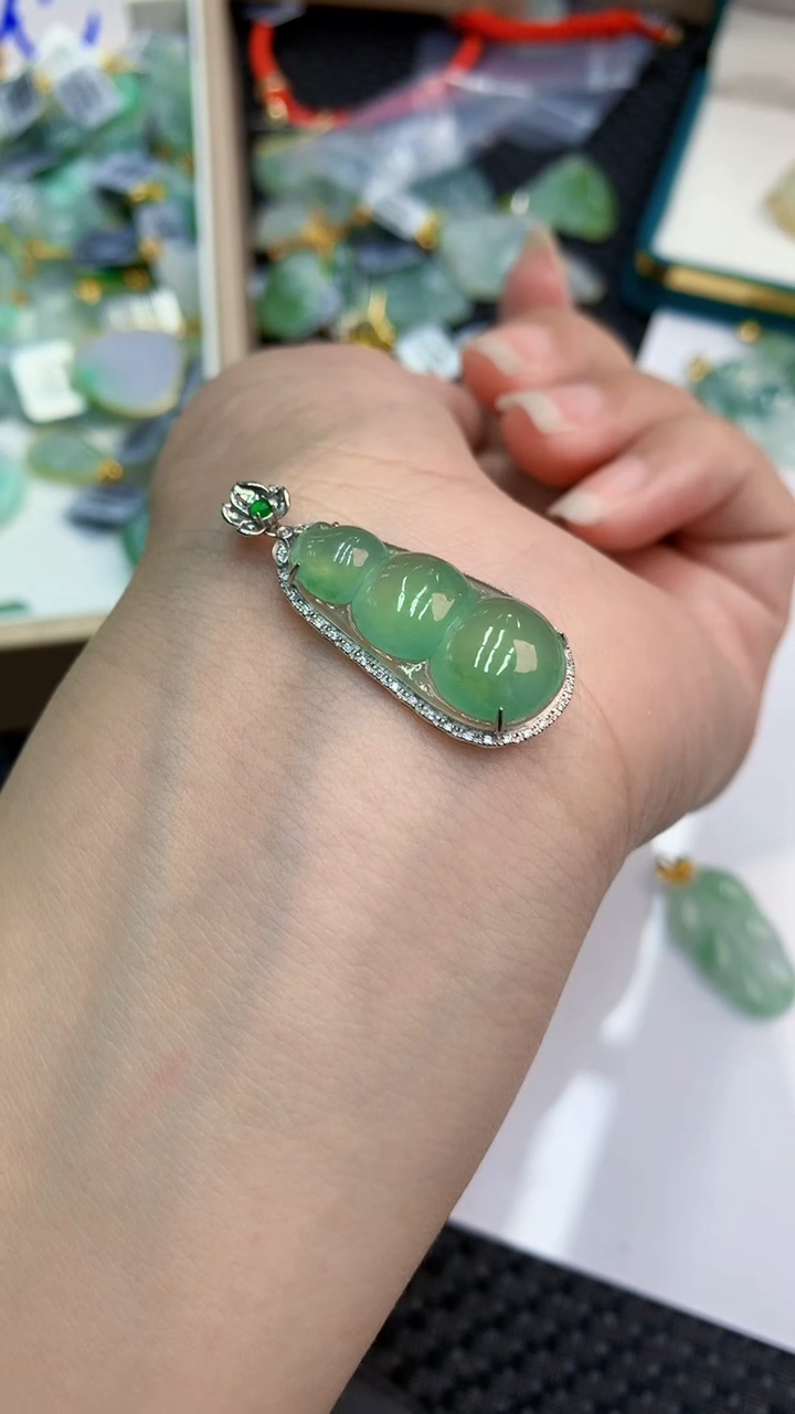 【闪购商品】翡翠颈饰18K金镶嵌            8