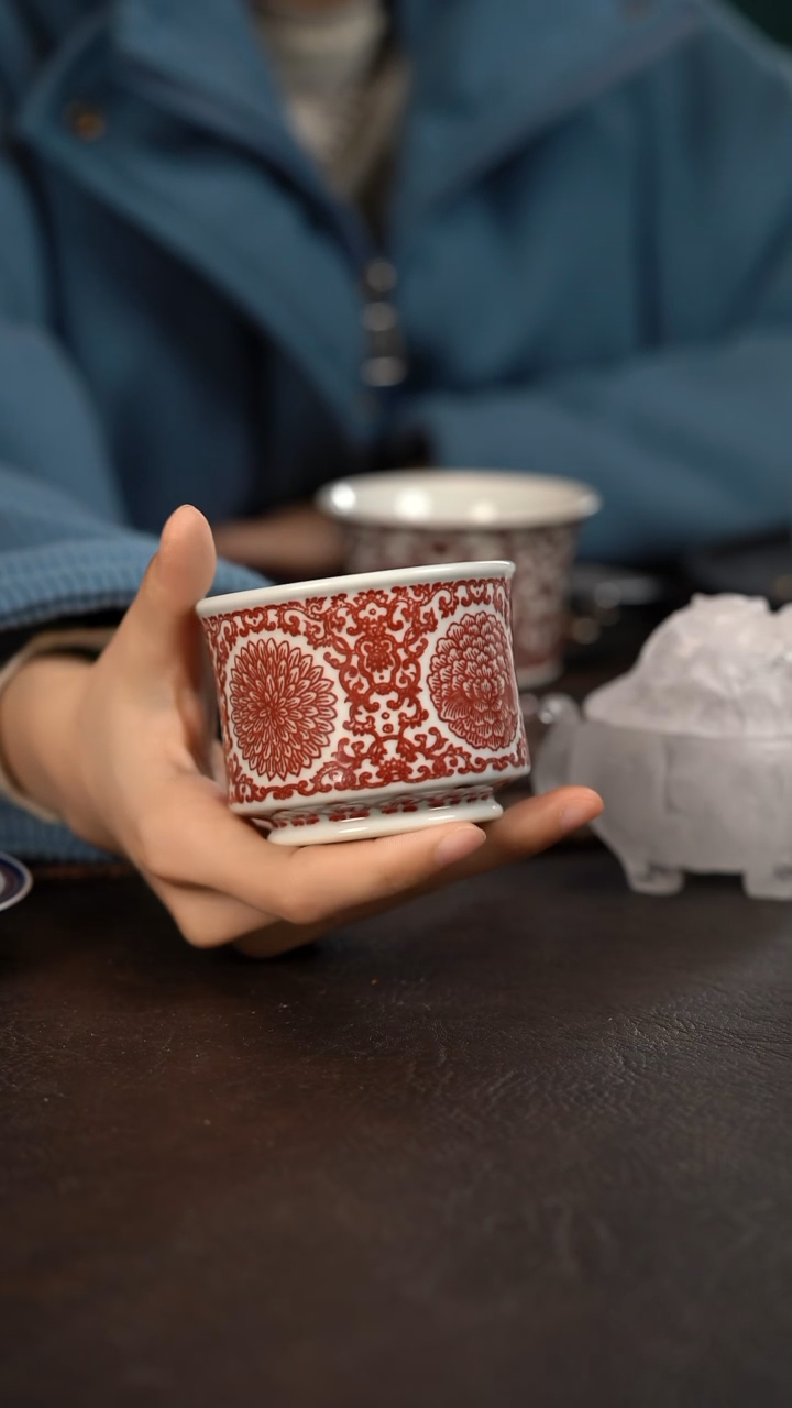 【闪购商品】杯贵红窑釉里红团花马蹄杯