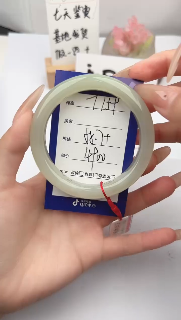 和田玉手镯未镶嵌微色差T159