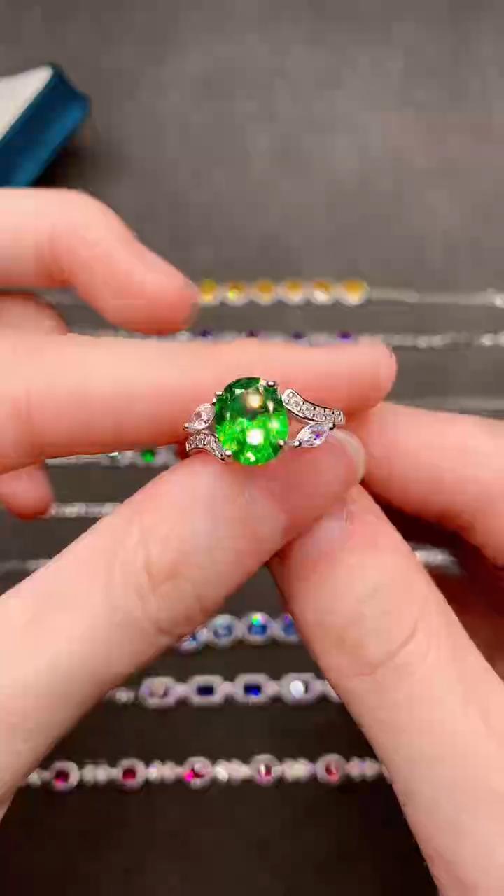 【闪购商品】石榴石（沙弗莱）戒指银S925镶嵌........