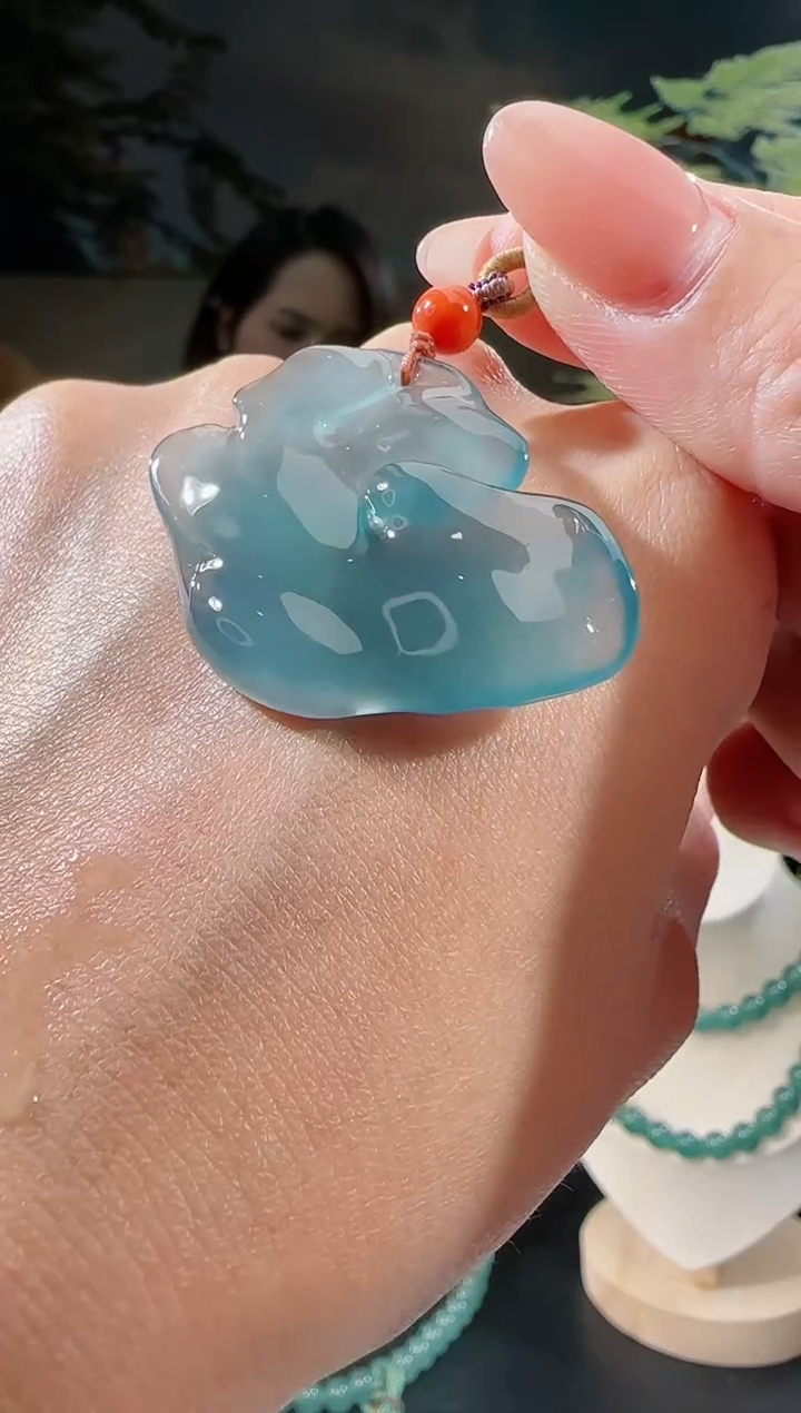 【闪购商品】翡翠吊坠(不含链)未镶嵌形意