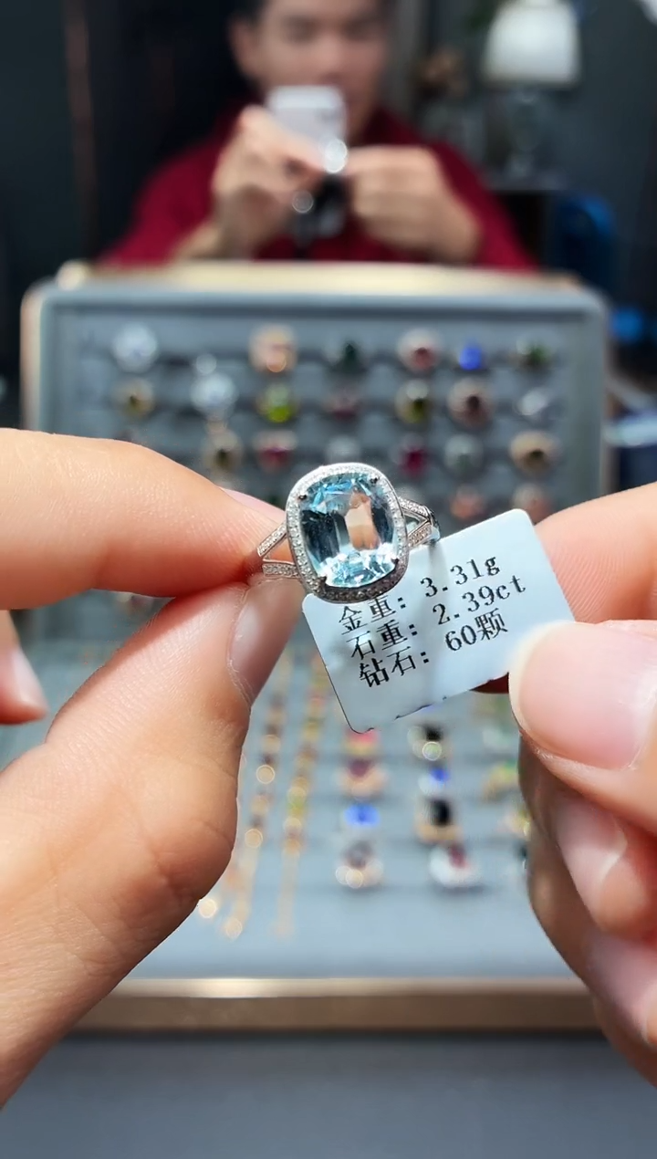 18K金镶嵌戒指海蓝宝石2.39配钻