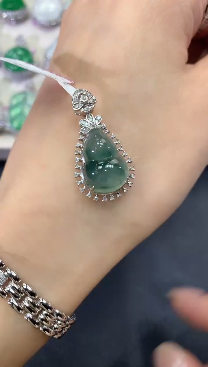 【闪购商品】翡翠吊坠(不含链)18K金镶嵌q8          