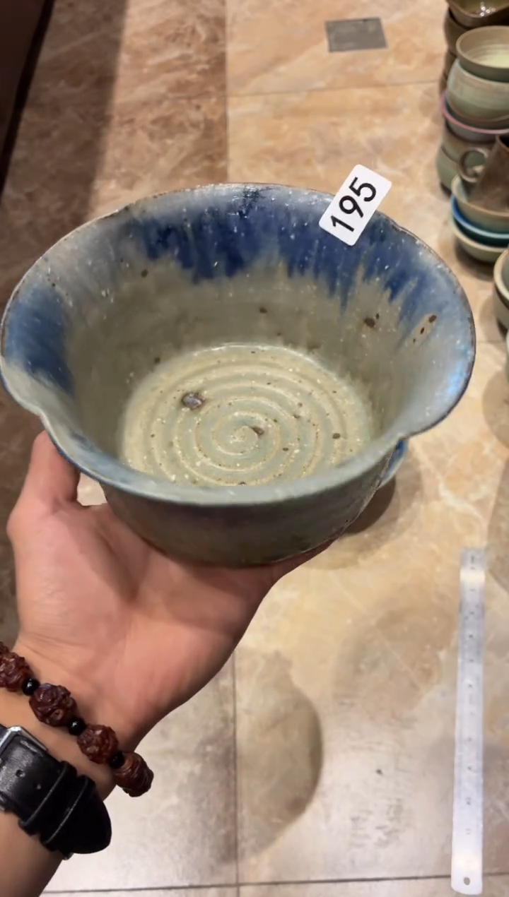 瓷片小**️195微瑕苏打蓝花瓣面碗1个