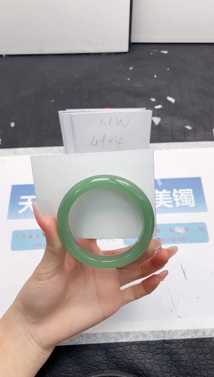 【闪购商品】石英质玉手镯未镶嵌269-52.8