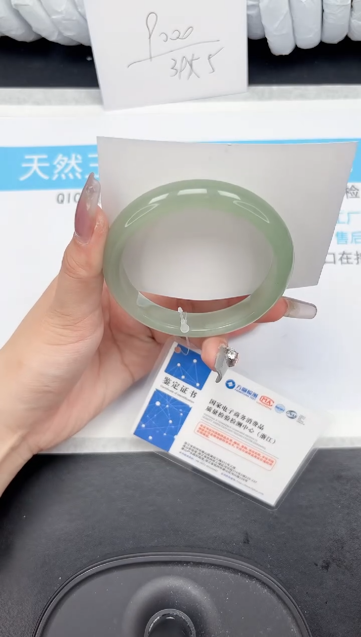 【闪购商品】石英质玉手镯未镶嵌132-57