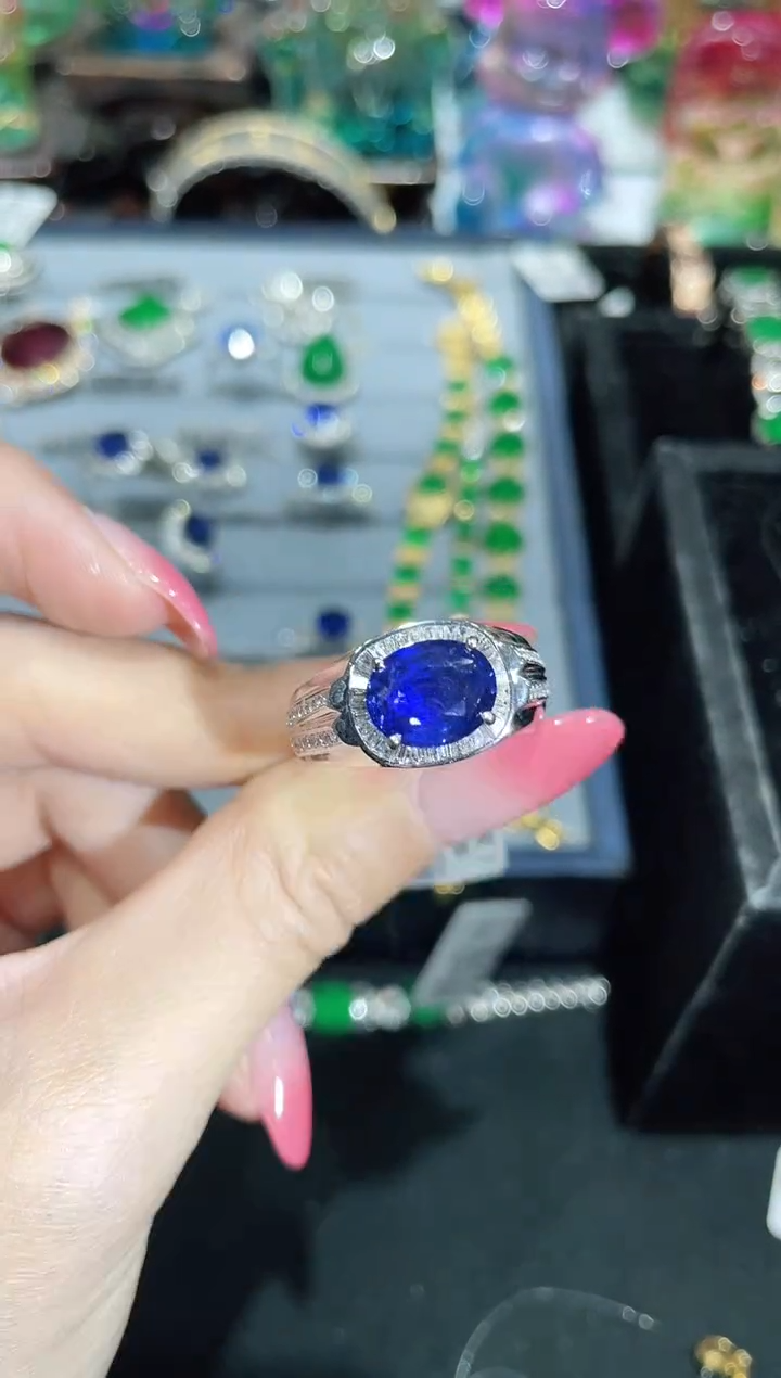 戒指蓝宝石18K金镶嵌戒指