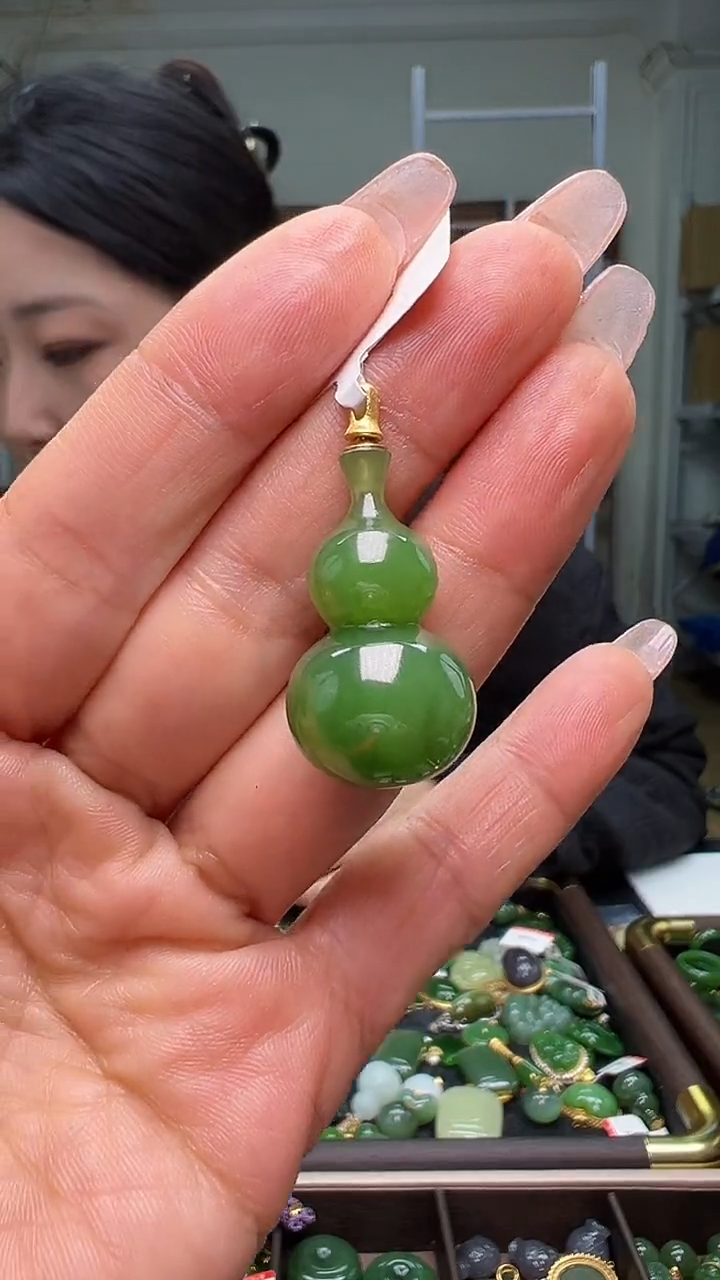 颈饰18K金镶嵌和田玉(多样性发货.发其一)12.24.94