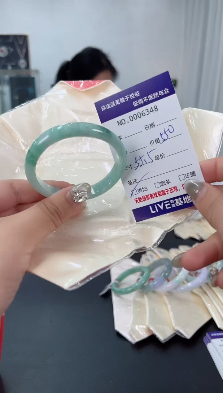 【闪购商品】翡翠手镯未镶嵌天然翡翠A货