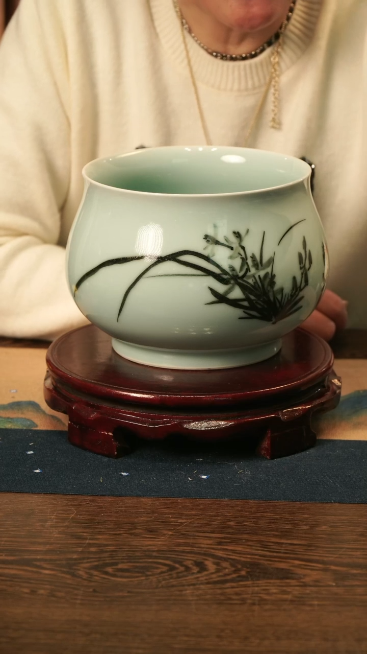 【闪购商品】手工 釉中彩 兰花画 钵B