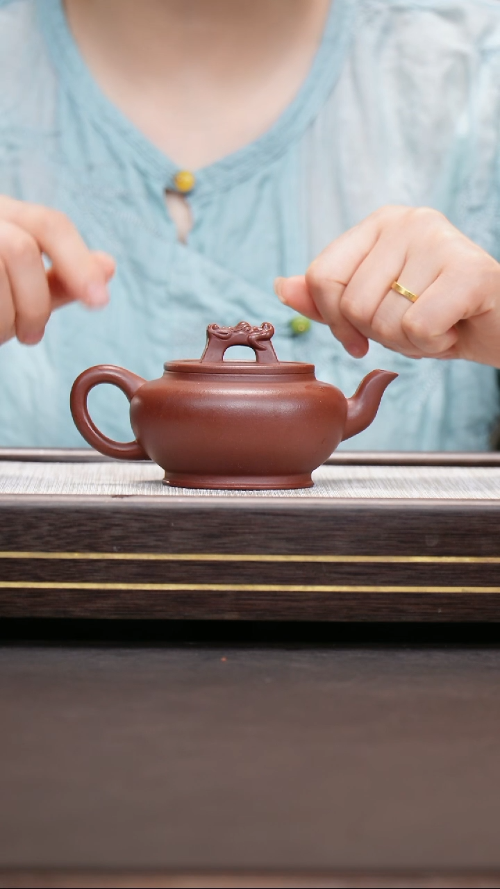茶壶紫砂老紫泥  龙纽壶