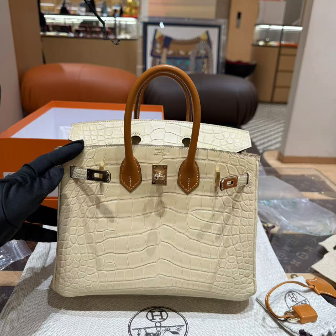 全新未使用 Hermes/爱马仕 birkin25 香草色拼马鞍皮方块鳄鱼金扣