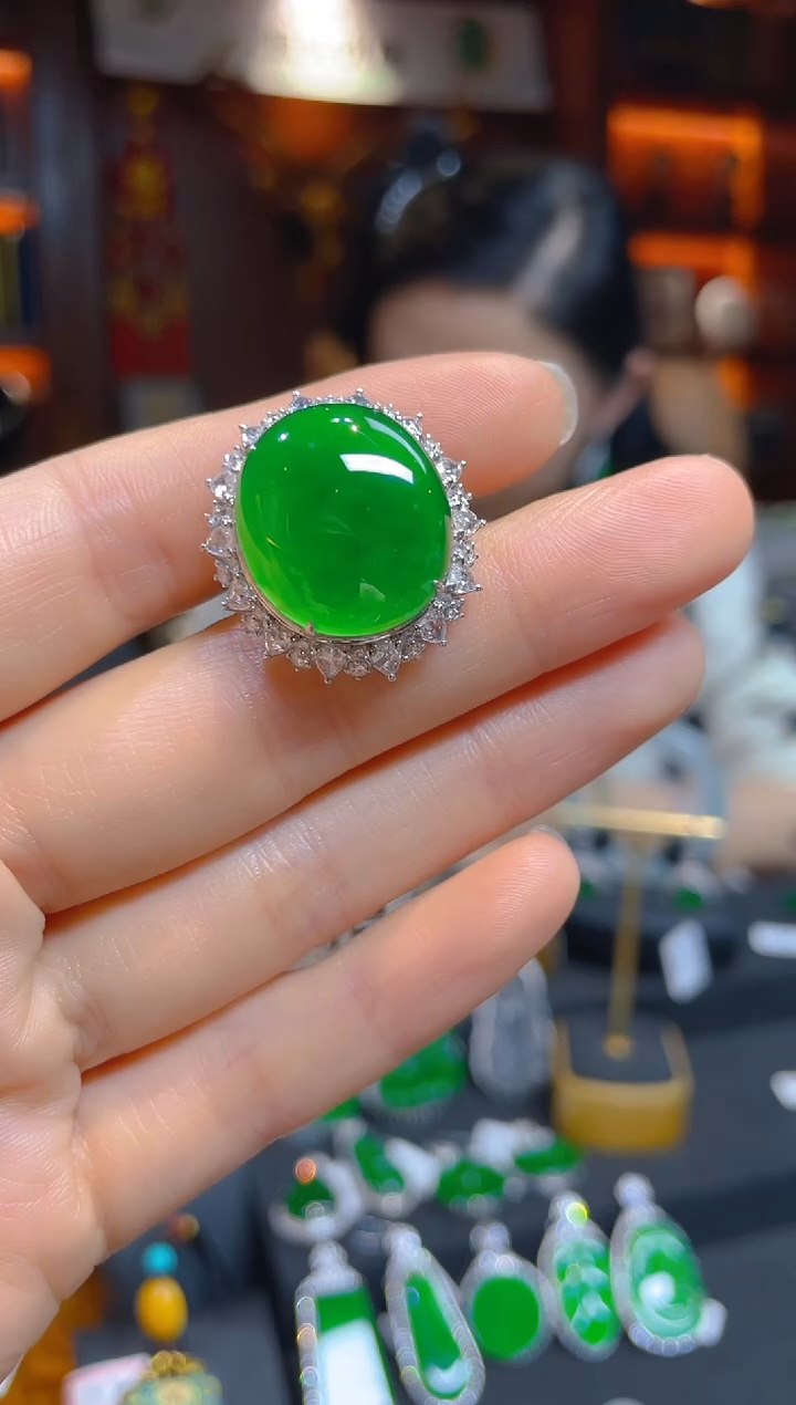 【闪购商品】翡翠戒指18K金镶嵌115577天然A货翡翠蛋面戒指