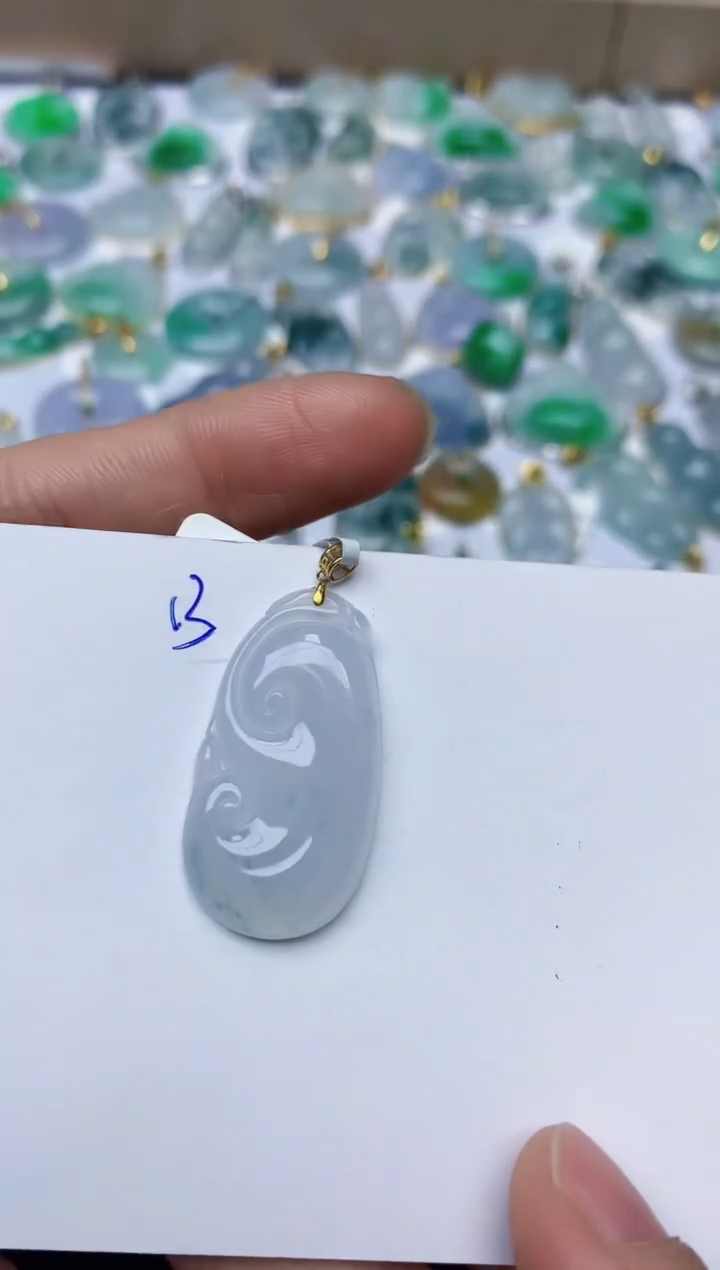 【闪购商品】翡翠颈饰18K金镶嵌天然翡翠A货   