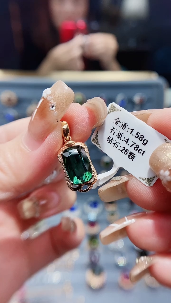 18K金镶嵌颈饰碧玺4.78.