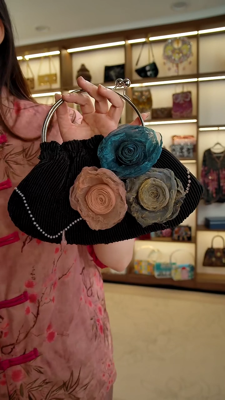 织物73百格汇手工串珠包