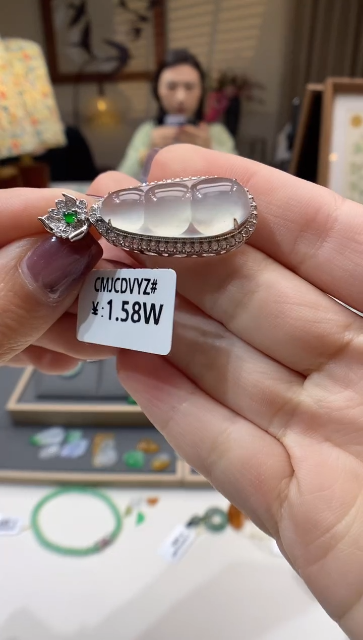 【闪购商品】翡翠颈饰18K金镶嵌豆子