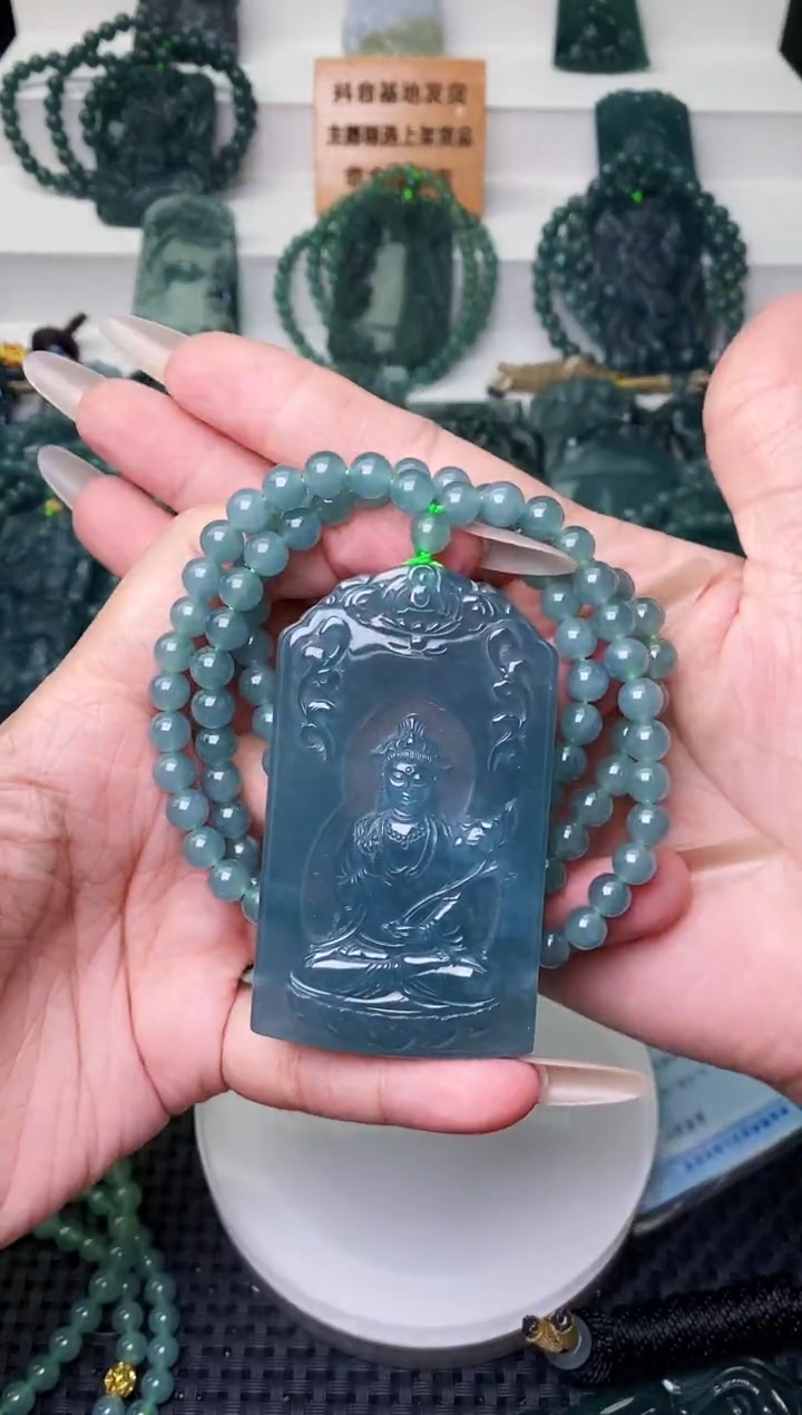 颈饰未镶嵌翡翠 